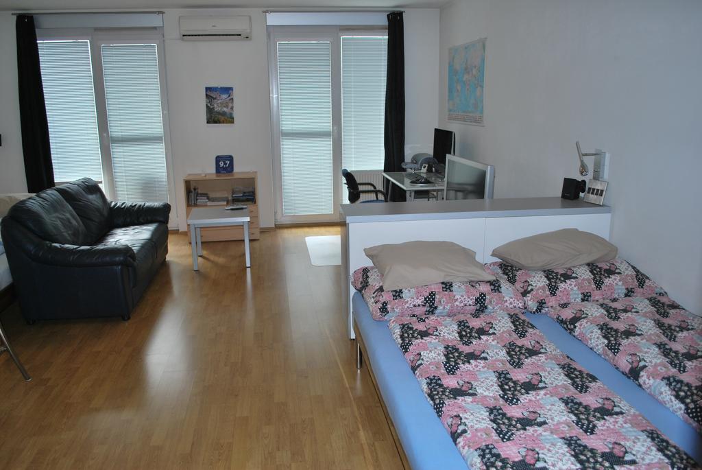 Apartamento Chotěšovská With Parking Place Praga